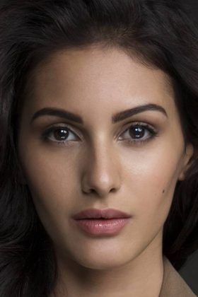 Амира Дастур