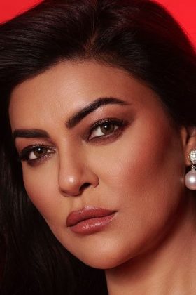 Сушмита Сен