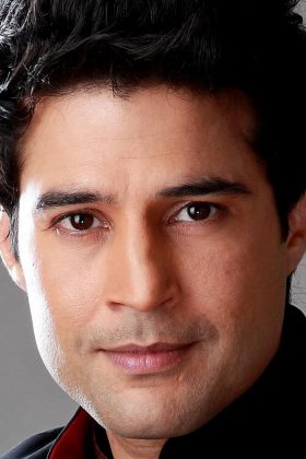 Раджив Кханделвал